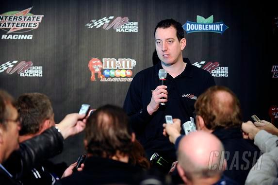 Kyle Busch extends contract with JGR