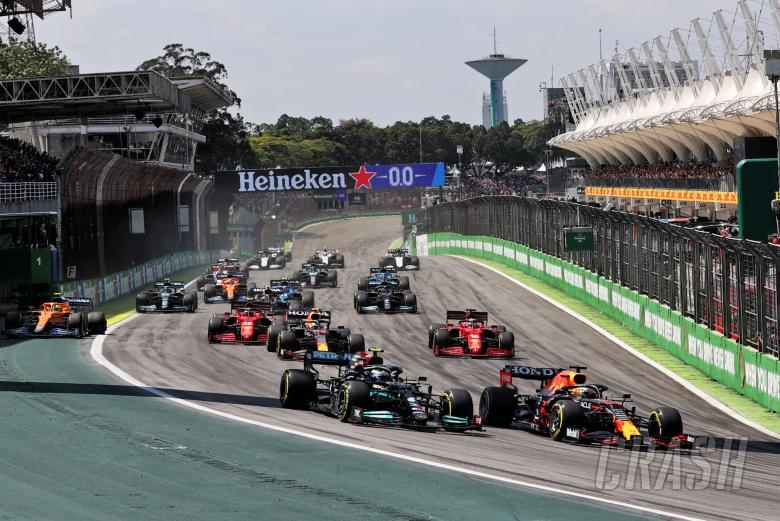 Max Verstappen (NLD) Red Bull Racing RB16B leads Valtteri Bottas (FIN) Mercedes AMG F1 W12 at the start of the