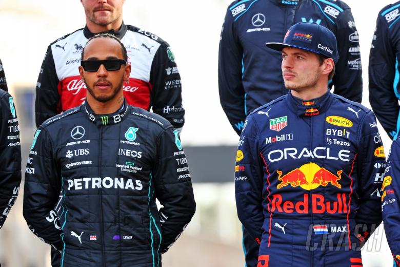 (L to R): Lewis Hamilton (GBR) Mercedes AMG F1 and Max Verstappen (NLD) Red Bull Racing at the start of season driver&#039;s