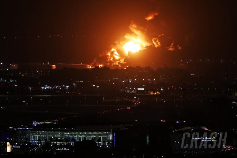 Circuit atmosphere - fire following a missile strike on an Aramco oil facility.