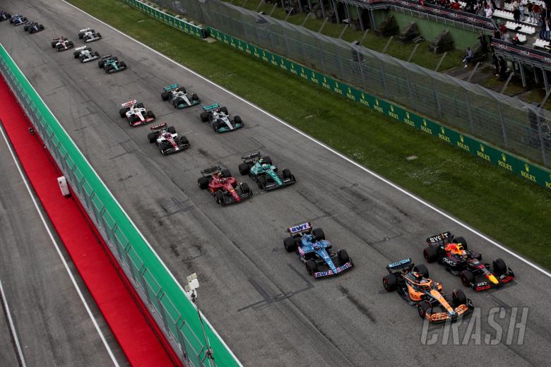 Daniel Ricciardo (AUS) McLaren MCL36 and Sergio Perez (MEX) Red Bull Racing RB18 at the start of the race. Formula 1 World