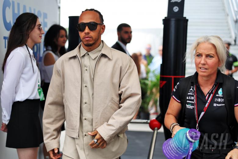 Lewis Hamilton (GBR) Mercedes AMG F1 with Angela Cullen (NZL) Mercedes AMG F1 Physiotherapist. Formula 1 World