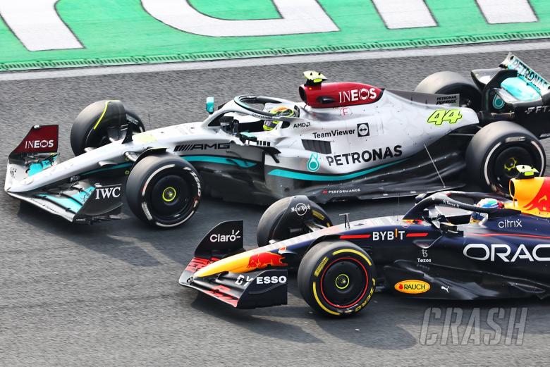 Lewis Hamilton (GBR) Mercedes AMG F1 W13 and Sergio Perez (MEX) Red Bull Racing RB18 battle for position. Formula 1 World