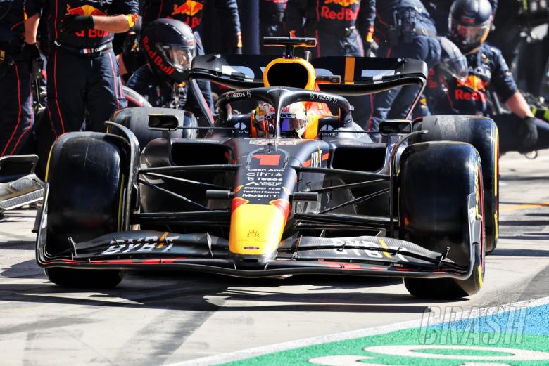 Max Verstappen (NLD) Red Bull Racing RB18 makes a pit stop. Formula 1 World Championship, Rd 16, Italian Grand Prix,