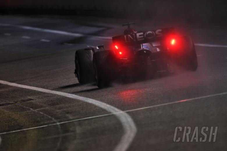 George Russell (GBR) Mercedes AMG F1 W13. Formula 1 World Championship, Rd 17, Singapore Grand Prix, Marina Bay Street