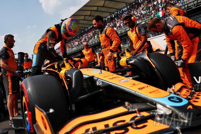 Daniel Ricciardo (AUS) McLaren MCL36 on the grid. Formula 1 World Championship, Rd 20, Mexican Grand Prix, Mexico City,