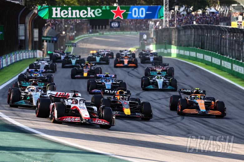 Start of the race, Kevin Magnussen (DEN) Haas F1 Team Formula 1 World Championship, Rd 21, Brazilian Grand Prix, Sao