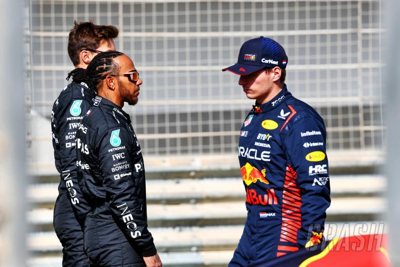 Lewis Hamilton (GBR) Mercedes AMG F1 and Max Verstappen (NLD) Red Bull Racing. Formula 1 Testing, Sakhir, Bahrain, Day