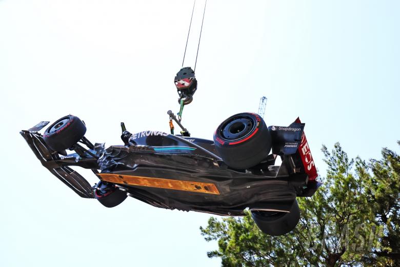 The Mercedes AMG F1 W14 of Lewis Hamilton (GBR) is craned off the circuit after he crashed in the third practice session.
