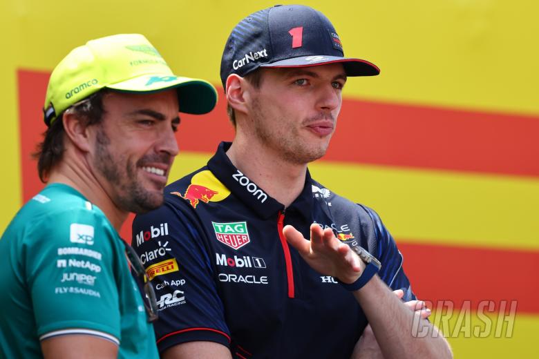 (L to R): Fernando Alonso (ESP) Aston Martin F1 Team and Max Verstappen (NLD) Red Bull Racing on the drivers&#039; parade.
