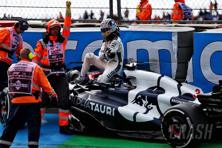 Daniel Ricciardo (AUS) AlphaTauri AT04 crashed in the second practice session. Formula 1 World Championship, Rd 14, Dutch