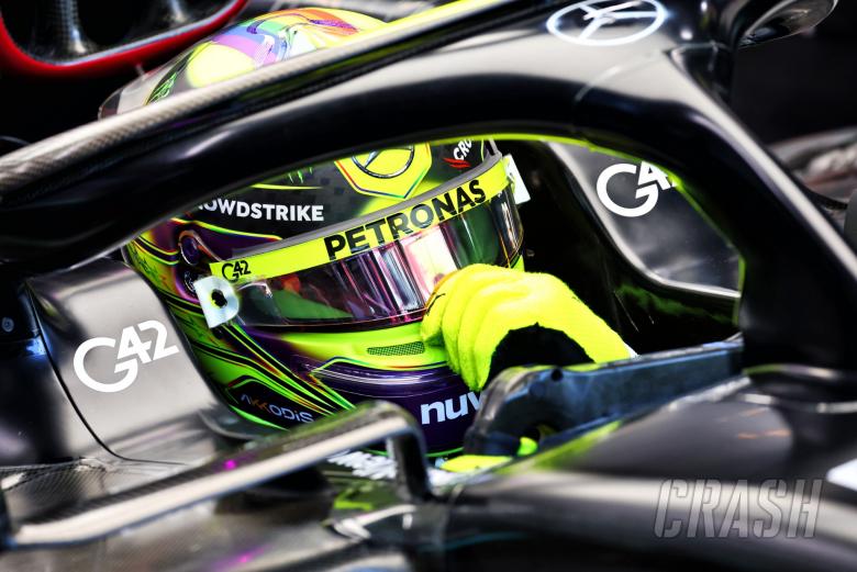 Lewis Hamilton (GBR) Mercedes AMG F1 W14 in the pits. Formula 1 World Championship, Rd 16, Singapore Grand Prix, Marina
