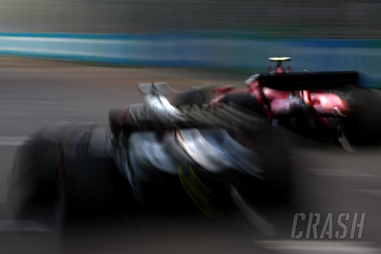 Liam Lawson (NZL) AlphaTauri AT04 and Carlos Sainz Jr (ESP) Ferrari SF-23. Formula 1 World Championship, Rd 16, Singapore