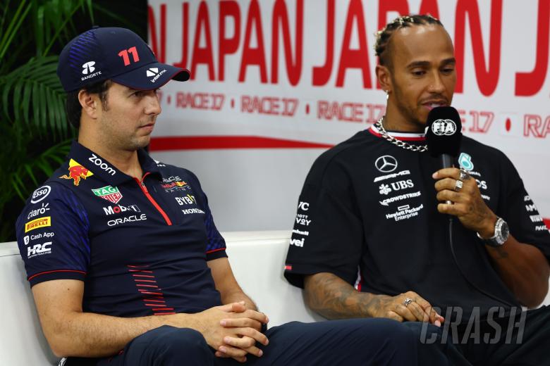 (L to R): Sergio Perez (MEX) Red Bull Racing and Lewis Hamilton (GBR) Mercedes AMG F1 in the FIA Press Conference. Formula