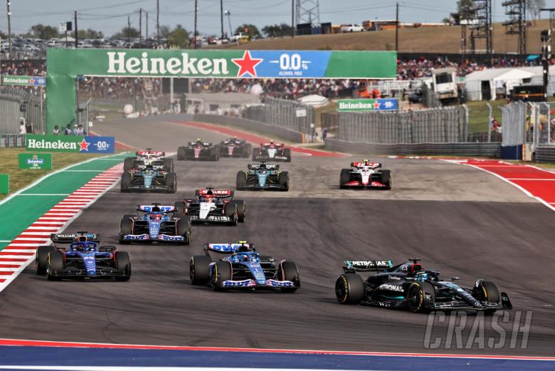 George Russell (GBR) Mercedes AMG F1 W14 leads Pierre Gasly (FRA) Alpine F1 Team A523 and Alexander Albon (THA) Williams