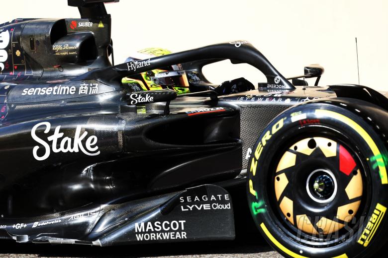 Theo Pourchaire (FRA) Alfa Romeo F1 Team C43 Reserve Driver. Formula 1 Testing, Yas Marina Circuit, Abu Dhabi, Tuesday.
-