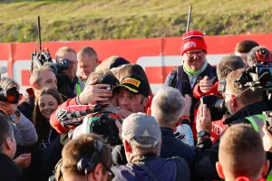 Irwin, Bridewell hug it out after 2023 showdown at Brands Hatch, British Superbikes