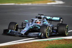 Hamilton on 'smooth' first run, looking for Mercedes F1 car faults