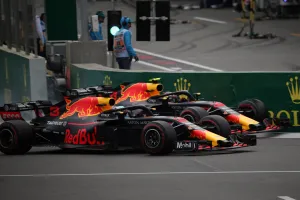 F1 Gossip: Baku crash played role in Ricciardo’s Red Bull exit