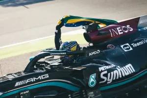 Race winner Lewis Hamilton (GBR) Mercedes AMG F1 W12 celebrates carrying the Brazilian flag at the end of the race.
