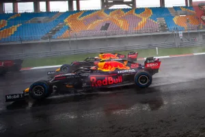 Alexander Albon (THA) Red Bull Racing RB16 and Max Verstappen (NLD) Red Bull Racing RB16 at the start of the