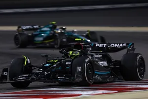 Lewis Hamilton (GBR ) Mercedes AMG F1 W14.Kejuaraan Dunia Formula 1, Rd 1, Grand Prix Bahrain, Sakhir, Bahrain, Balapan