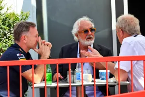 (L to R): Christian Horner (GBR) Red Bull Racing Team Principal with Flavio Briatore (ITA) and Dr Helmut Marko (AUT) Red