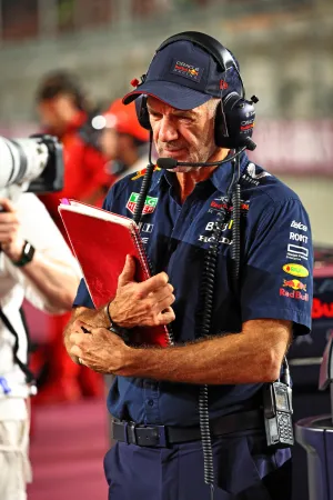 Adrian Newey (GBR) Red Bull Racing Chief Technical Officer on the grid. Formula 1 World Championship, Rd 18, Qatar Grand