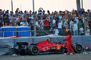 Carlos Sainz Jr (ESP) Ferrari SF-23 crashed in the second practice session. Formula 1 World Championship, Rd 23, Abu Dhabi