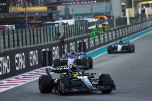 Lewis Hamilton (GBR ) Mercedes AMG F1 W14.Kejuaraan Dunia Formula 1, Rd 23, Grand Prix Abu Dhabi, Sirkuit Yas Marina,