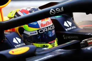 Sergio Perez (MEX ) Red Bull Racing RB19.Tes Formula 1, Sirkuit Yas Marina, Abu Dhabi, Selasa.- www.xpbimages.com,