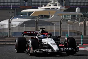 Daniel Ricciardo (AUS) AlphaTauri AT04. Formula 1 Testing, Yas Marina Circuit, Abu Dhabi, Tuesday.- www.xpbimages.com,