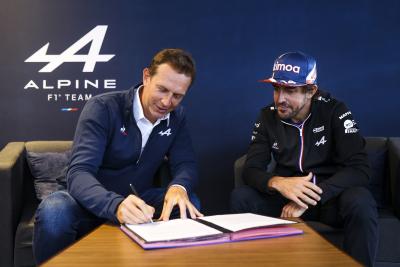 Alonso Hanya Butuh Waktu Satu Menit untuk Lanjut Bersama Alpine