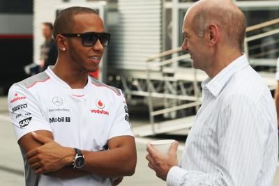 Lewis Hamilton speaks to Adrian Newey during his McLaren stint 