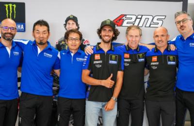 Alex Rins re-signs with Yamaha