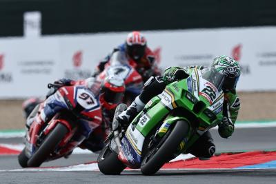 Alex Lowes leads Xavi Vierge, 2024 French WorldSBK. Credit: Gold and Goose.