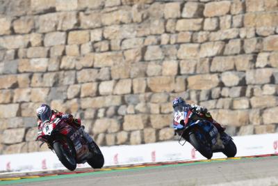 Alvaro Bautista leads Toprak Razgatlioglu, 2024 Aragon WorldSBK. Credit: Gold and Goose.