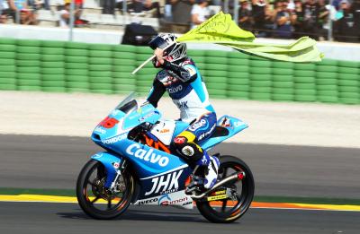 Maverick Vinales wins 2013 Moto3 title.