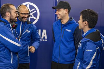 Augusto Fernandez with Yamaha engineers, 2024 MotoGP Barcelona Test. Credit: Yamaha Racing.