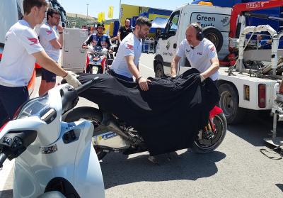 Stefan Bradl, with new aero on the Kalex frame, crash, Jerez test