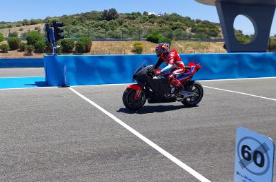 Stefan Bradl, with new aero on the Kalex frame, Jerez test