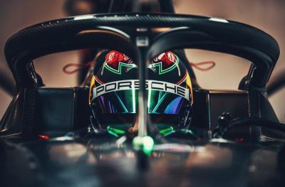 Hartley in action as Porsche completes second Formula E test