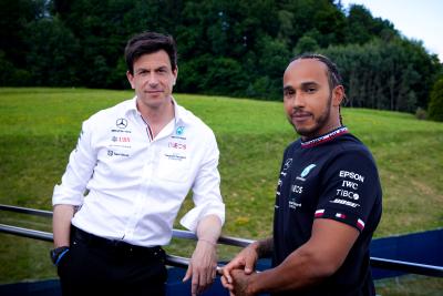 Lewis Hamilton signs new two-year F1 deal with Mercedes