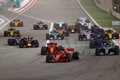 Analisis Balapan F1: Bagaimana Vettel lolos dari 'skakmat' Mercedes