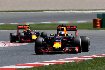 F1 EXCLUSIVE: Verstappen ‘hype’ among “30 factors” for Ricciardo’s Red Bull exit