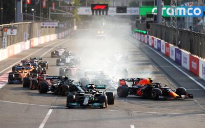 F1 GP Azerbaijan: Siapa yang Lebih Merugi, Hamilton atau Verstappen?