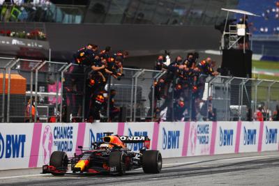 Verstappen extends F1 title lead with commanding Styrian GP win