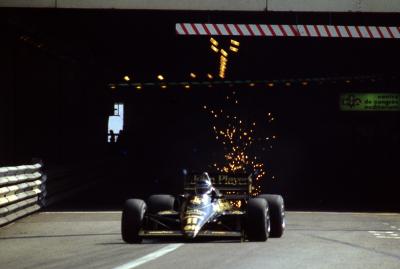 Pemenang Le Mans dan eks-Lotus, Johnny Dumfries, Meninggal