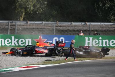 Hill Anggap Verstappen dengan Sengaja Menabrak Hamilton