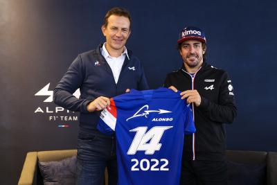 Why it ‘took one minute’ for Alonso to extend F1 career with Alpine